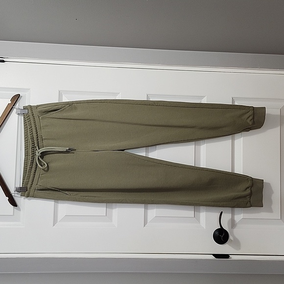 NWOT HEARTLOOM Edite olive high waisted joggers - Picture 3 of 10